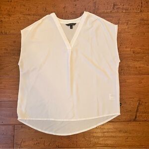Banana Republic White V-Neck Blouse Medium
